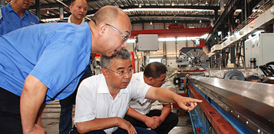 天水市委常委、常務(wù)副市長趙四輩一行在星火公司調(diào)研