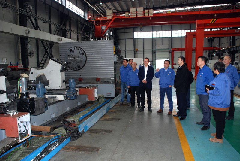 天水市委常委、副市長(zhǎng)劉驍來(lái)星火機(jī)床公司調(diào)研
