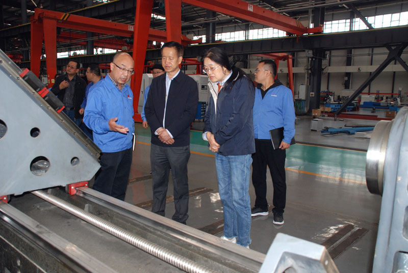 天水市政協(xié)、科技局領(lǐng)導(dǎo)來星火機(jī)床公司調(diào)研