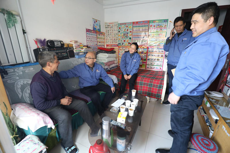 星火機(jī)床公司開(kāi)展春節(jié)“送溫暖”慰問(wèn)活動(dòng)