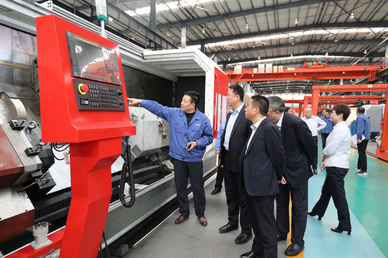 蘭州銀行董事長(zhǎng)許建平一行來星火機(jī)床公司調(diào)研指導(dǎo)
