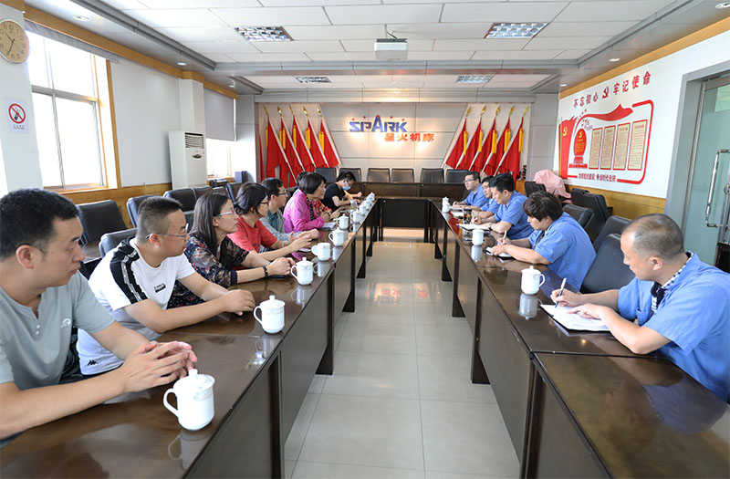蘭州工業(yè)學院領導一行來星火機床公司參觀調(diào)研