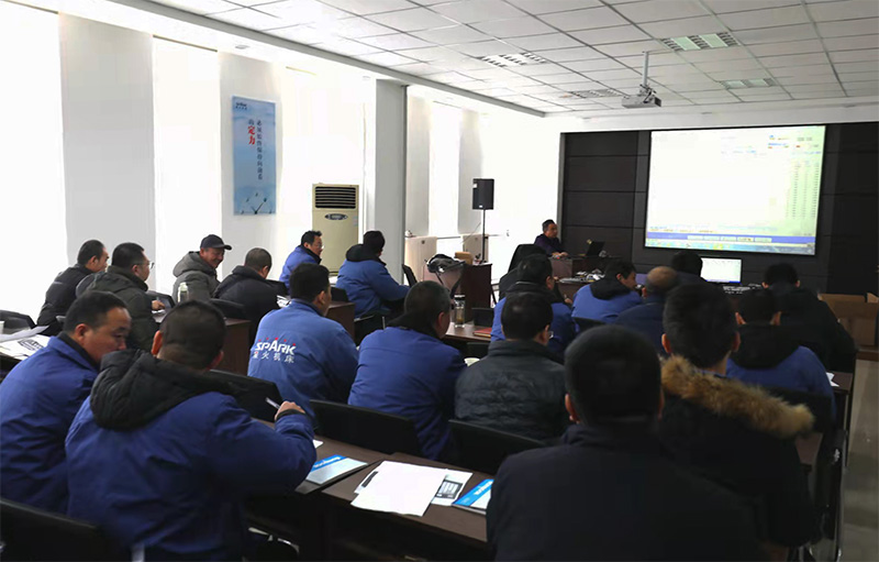 星火機(jī)床公司開展?fàn)I銷人員新產(chǎn)品相關(guān)知識技能培訓(xùn)