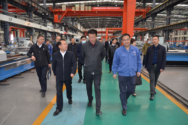 天水市人大副主任張棟梁來星火機(jī)床公司調(diào)研