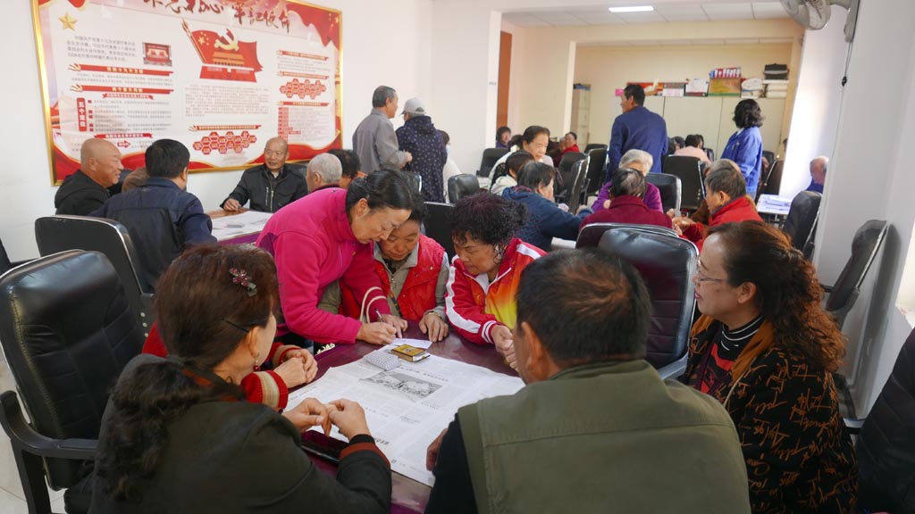 心系退休職工  情暖九九重陽(yáng)，星火機(jī)床公司開(kāi)展退休職工歡度重陽(yáng)節(jié)撲克牌比賽活動(dòng)