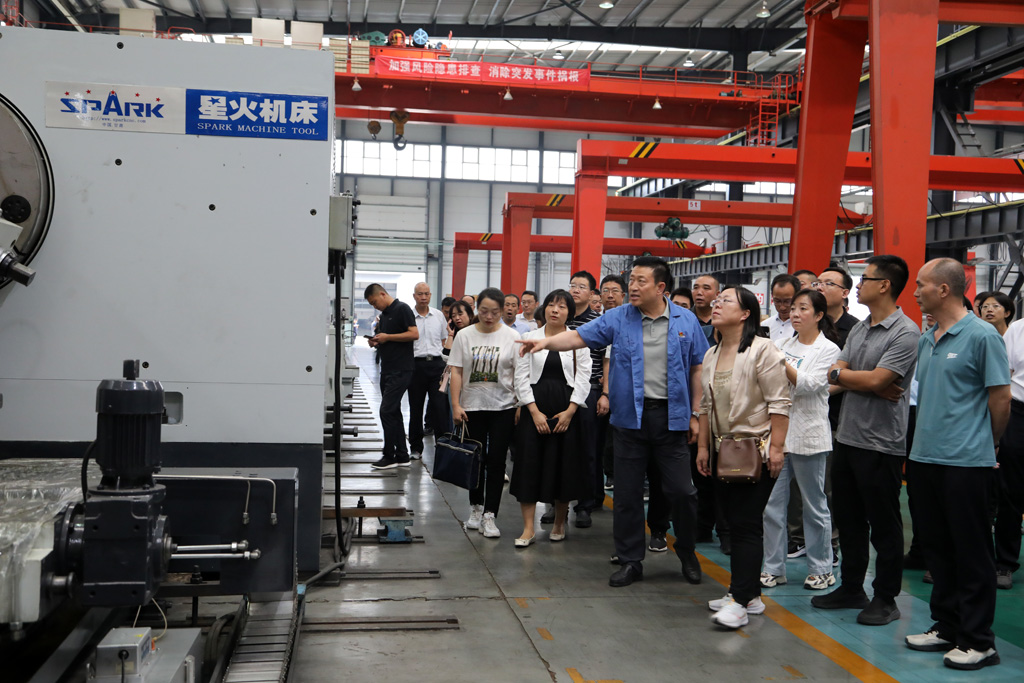 中共天水市委黨?？h級(jí)、中青年干部培訓(xùn)班學(xué)員來星火公司參觀