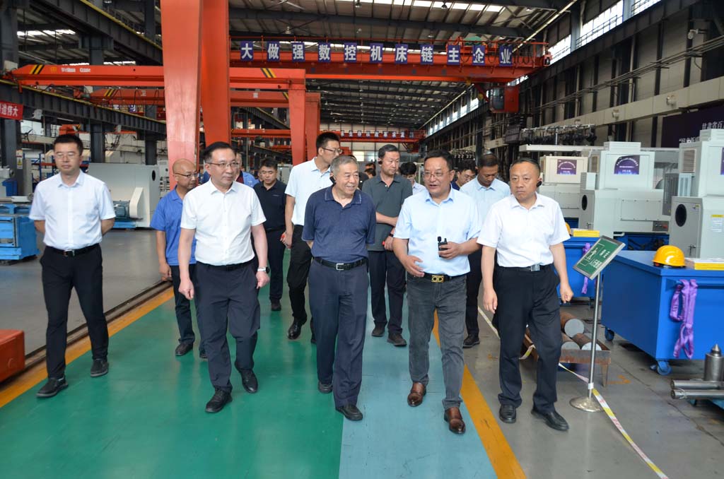 工信部裝備工業(yè)一司及產業(yè)發(fā)展促進中心等部門領導在甘肅星火智能數(shù)控機床公司調研