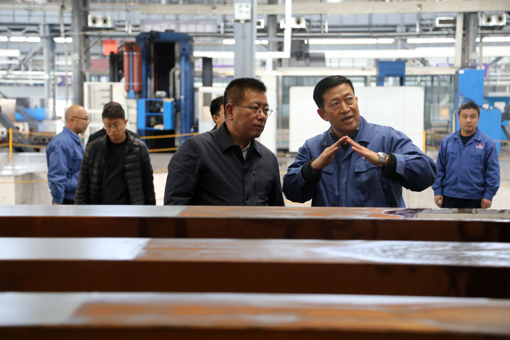 天水市委副書記 市長(zhǎng)劉力江在星火數(shù)控公司調(diào)研