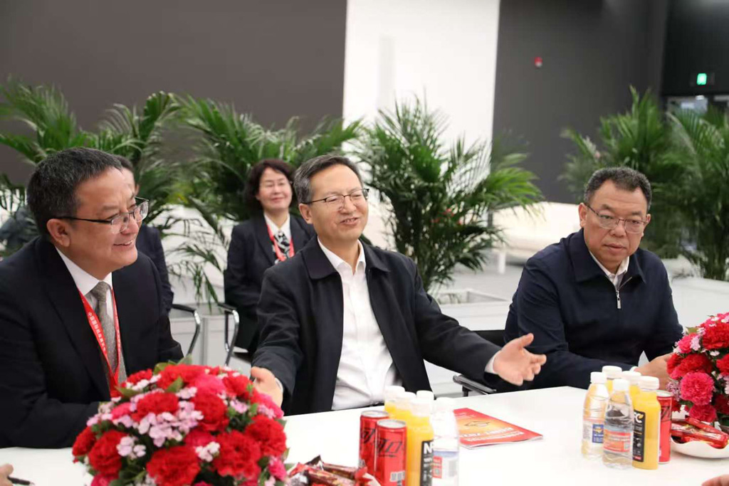 甘肅國投集團(tuán)董事長成廣平與中國機床工具工業(yè)協(xié)會會長毛予鋒座談交流