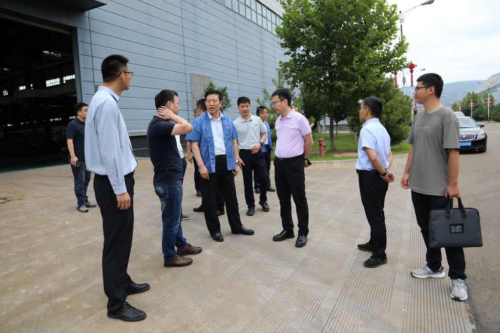 青島雙清成都三是等企業(yè)及清華大學(xué)團(tuán)隊(duì)蒞臨星火智能數(shù)控公司考察交流