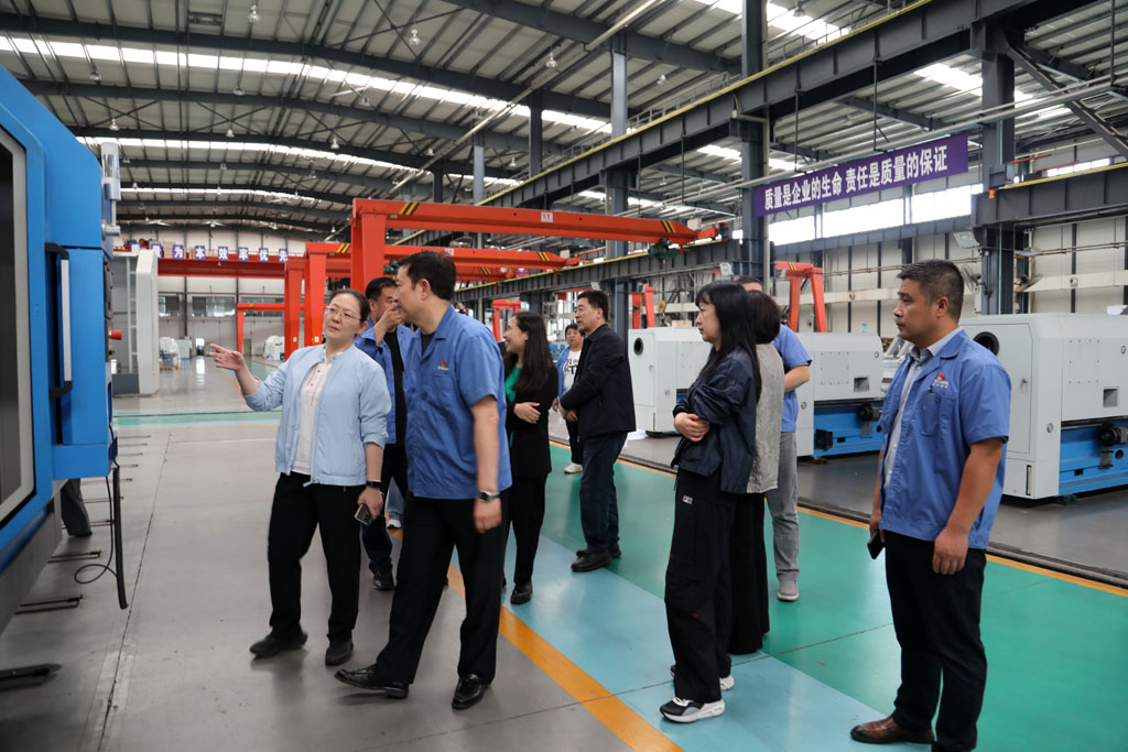 省科技廳廳長(zhǎng)閔蘋(píng)一行調(diào)研星火數(shù)控公司